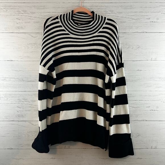 Devotion by Cyrus Sweaters - Cyrus Black‎ and White Chunky Knit Mock Neck Sweater Size L